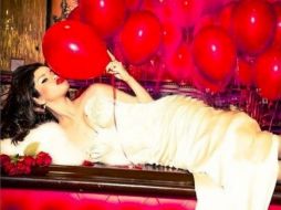 Las fotografías muestran el erotismo, la sensualidad y elegancia de la cantante. ESPECIAL /