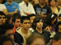 Carecer de un jefe parece atractivo, sin embargo, muchas veces esto provoca estrés entre los jóvenes. ARCHIVO /