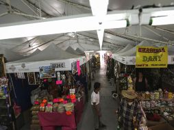 Hace 50 días comerciantes del Mercado Corona perdieron sus locales en un incendio que devastó el inmueble.  /