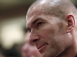 Zinedine Zidane laboraba como segundo entrenador del primero equipo del Real Madrid junto al italiano Carlo Ancelotti. ARCHIVO /