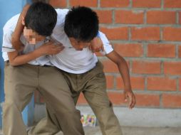 La OCDE señala que la violencia física impide la enseñanza. ARCHIVO /