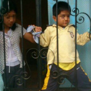 Culpan a religión de maltrato a niño amarrado a ventana en Xalapa