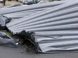 El techo de una cochera colapsó sobre una multitud reunida en los suburbios de Houston. ARCHIVO /