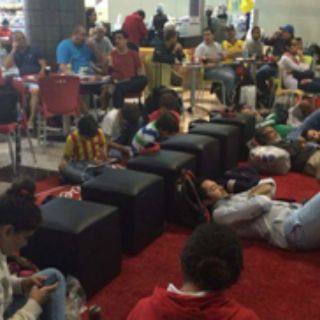 Exploran rentar avión para mexicanos varados en Recife