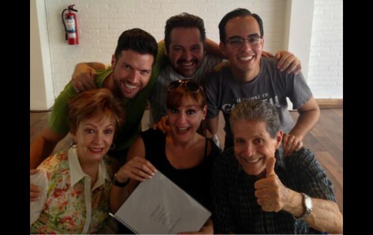 En la imagen parte del elenco de la puesta en escena. ESPECIAL /