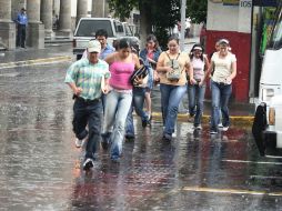 Las fuertes lluvias en Jalisco y son derivados del fenómento climático ubicado en las costas de Colima. ARCHIVO /