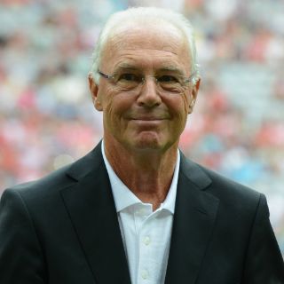 La FIFA revoca suspensión de Beckenbauer