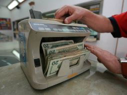 El tipo de cambio para solventar obligaciones en moneda extranjera pagaderas es de 13.0323 pesos. ARCHIVO /