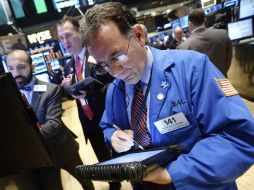 El S&P 500 desciende 0.90 puntos para ubicarse en mil 956.32 unidades. ARCHIVO /