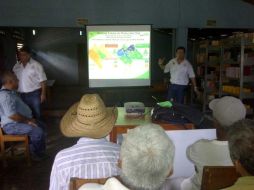 Protección Civil de Chiapas capacita a las comunidades bajas en prevención a las fuertes lluvias. Foto: @gsotop4. ESPECIAL /