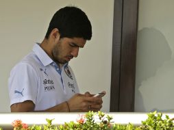 Suárez fue sancionado con nueve partidos de suspensión con Uruguay y cuatro meses de inactividad. EFE /