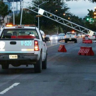 Derriban estructura de cámaras de foto-infracción