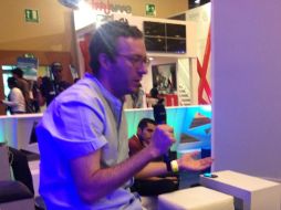 El encargado de Relaciones Institucionales de Telefónica, Pablo Barrio Nuevo planteó el cuestionamiento de regular el ciberespacio.  /