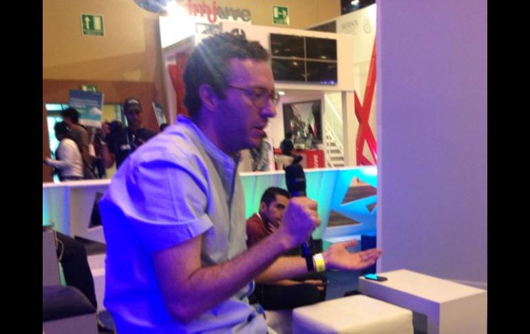 El encargado de Relaciones Institucionales de Telefónica, Pablo Barrio Nuevo planteó el cuestionamiento de regular el ciberespacio.  /