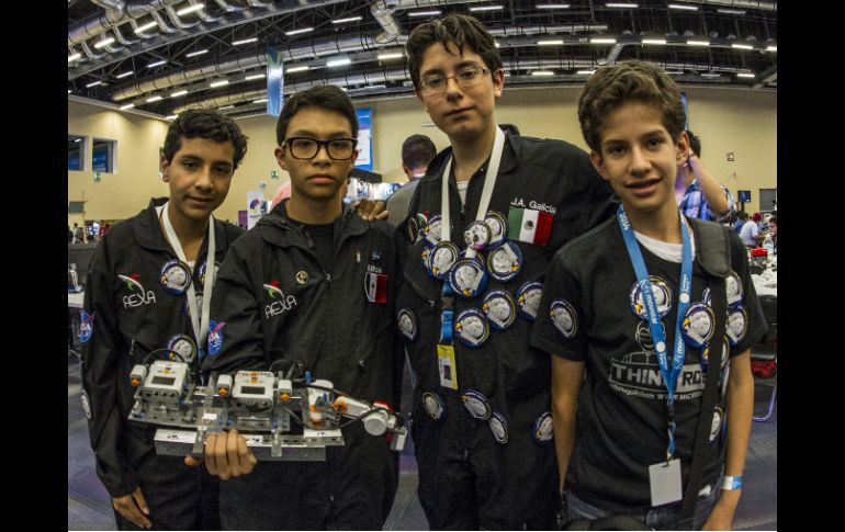 Los integrantes de Jetmarts, comenzaron su aventura ganando el primer lugar nacional en el concurso First League Lego.  /
