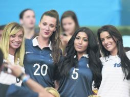 Aficionadas francesas en el Maracaná. El legendario estadio fue uno de los que mejores números recogió.  /