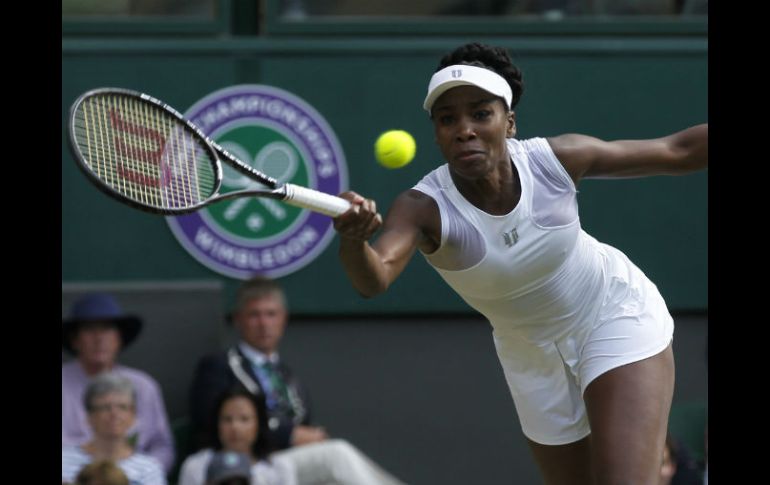 Pese al esfuerzo, Williams no pudo llegar a las fases finales de Wimbledon. Niega que esté pensando en el retiro. AP /