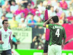 El capitán Rafa Márquez se hizo expulsar en el partido que el Tri perdió ante EU en el 2002. MEXSPORT /