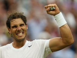 Nadal quiere convertirse en el segundo tenista en la historia en conseguir en tres ocasiones el doblete Roland Garros-Wimbledon. AFP /