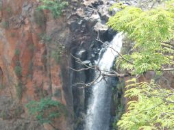 El arroyo Tepatitlán hace una hermosa cascada de considerable altura.  /