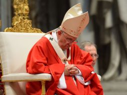 Respecto a los problemas de salud del Pontífice de 77 años, el Vaticano afirma que ''no hay razones para preocuparse''. AFP /