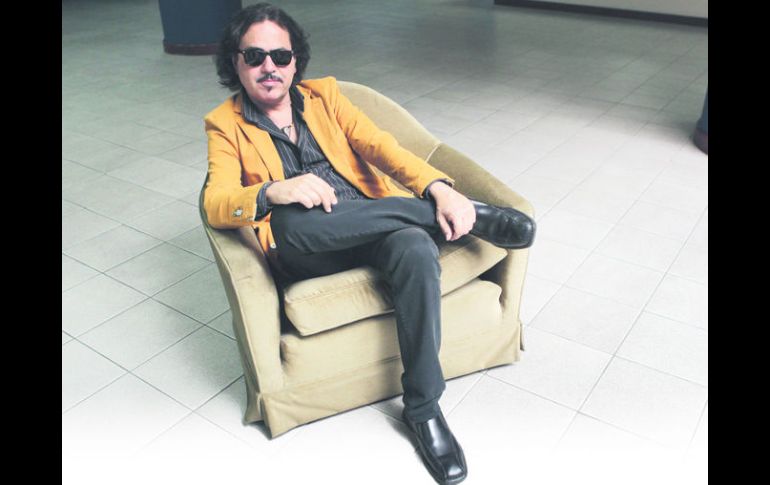 José Manuel Aguilera, el vocalista de “La Barranca”, está esperando que salga su disco en vinil.  /