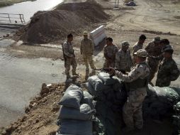 En Iraq, la ofensiva de los insurgentes sunitas, que ha dejado más de mil  muertos, según Naciones Unidas, y miles desplazados. EFE /