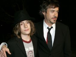 En la foto, Indio Falconer junto a la estrella de 'Iron Man' en el 2007. AP /