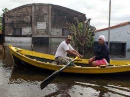 Vista de una calle inundada del barrio Tacumbú, ayer domingo 29 de junio. EFE /