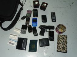 En la imagen se muestra el botín decomisado a los dos ladrones por la Policía de Tlaquepaque. ESPECIAL /