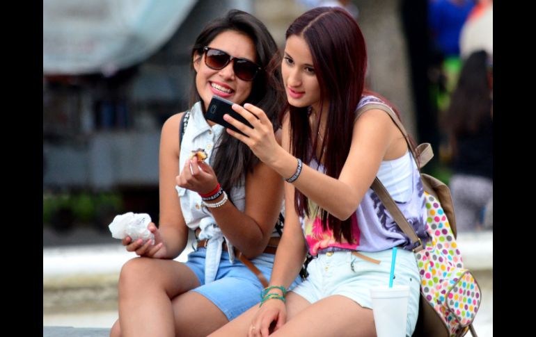 El sector más vulnerable es la población de 24 a 49 años de edad. Se transmite a través de la saliva expulsada al hablar. ARCHIVO /