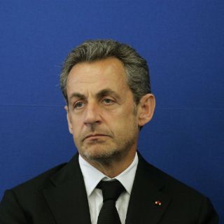 Trasladan a Sarkozy ante los jueces, tras 15 horas de interrogatorio