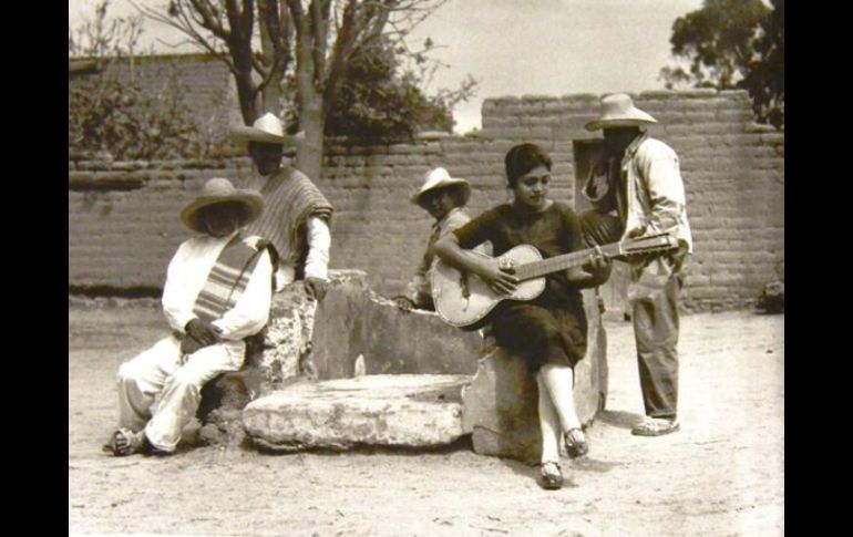 Las imágenes son un documento de notable importancia no sólo para la fotografía, sino de la historia del país. ESPECIAL /