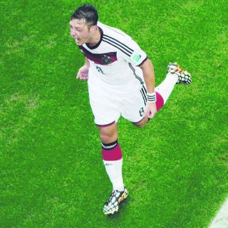 Ozil y Kroos, los clones de Xavi e Iniesta