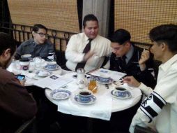 El joven militante del PAN Jalisco, Juan Barrera Espinosa (c), renunció a los cargos ''formativos'' tras la polémica. Foto: @cobi_53. ESPECIAL /