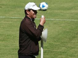 El técnico Alfonso Sosa subraya que a pesar de que la prioridad es quedarse en primera, quieren ir más allá. ARCHIVO /