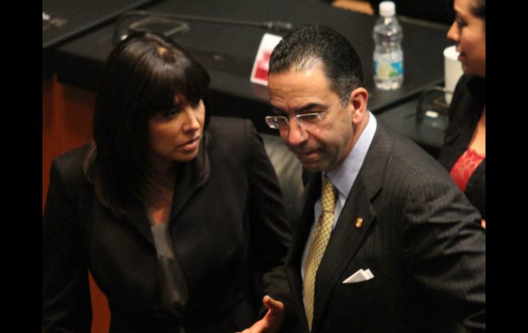 Lozano, del PAN y Barrales, del PRD (i), durante una sesión. ARCHIVO /