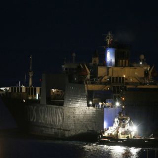 Barco de EU recibe armas químicas sirias para destruirlas