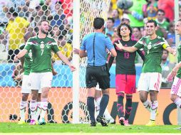 A un pisotón. El entrenador holandés, Hans Westerhof, afirmó que la lógica imponía que el Tri fuera víctima segura en Octavos. MEXSPORT /