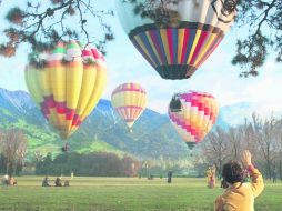 El misterio del filme comienza con un inexplicable accidente que sufren sus padres durante una carrera de globos aerostáticos. ESPECIAL /