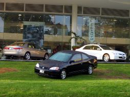 De acuerdo con proyecciones, en los próximos años el sector automotriz registrará mayor crecimiento. ARCHIVO /