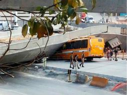 Imagen del colapso del paso a desnivel en Belo Horizonte. Foto: @folha_com. ESPECIAL /