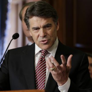 Gobernador de Texas pide a Obama medidas contra migración