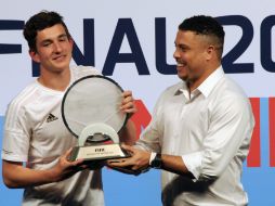 Se le otorgaron al ganador un premio de 20 mil dólares y una invitación oficial para el acto del 'Balón de Oro' en Zurich. AFP /