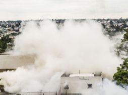 La nube de polvo y un penetrante olor a pólvora cubrieron todo el panorama.  /