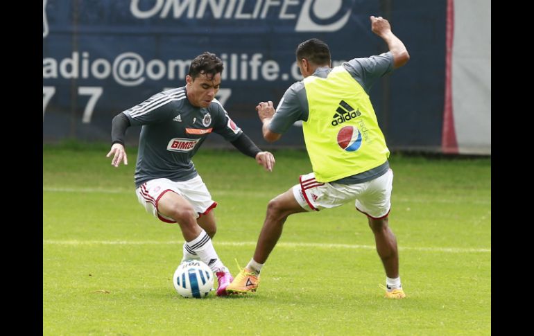 Omar Bravo se prepara para su titularidad en Chivas.  /