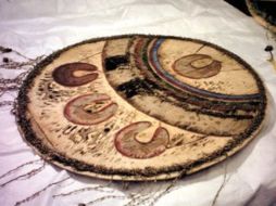 El escudo azteca es una de las pocas piezas plumarias prehispánicas que se conservan en el mundo; es resguardada en el MNH. SUN /