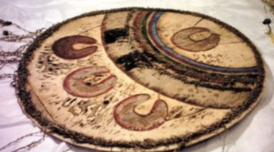 El escudo azteca es una de las pocas piezas plumarias prehispánicas que se conservan en el mundo; es resguardada en el MNH. SUN /