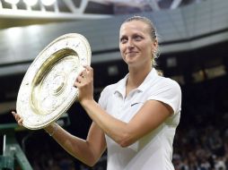 Tres años después de su primer triunfo ante María Sharapova, Kvitova vuelve a ganar el Grand Slam británico. EFE /