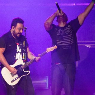 Molotov empapa de rock con su 'Agua maldita'